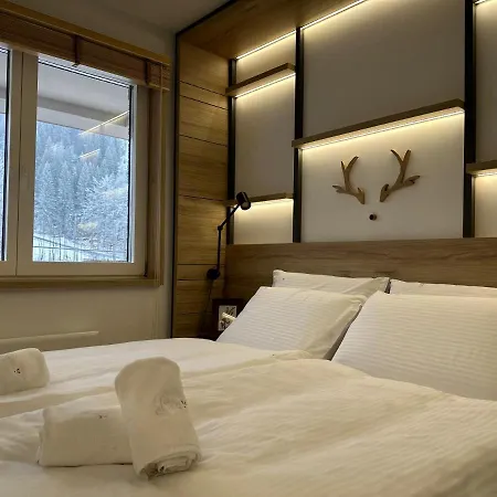 Rudolf, Snjezna Dolina アパート ヤホリナ